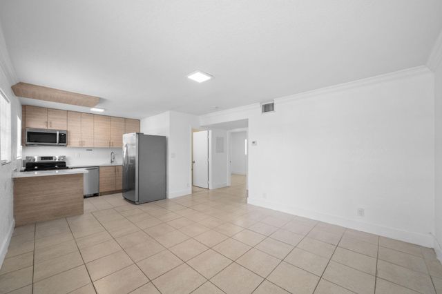 110 SE 2nd Street 103, Hallandale Beach, FL 33009