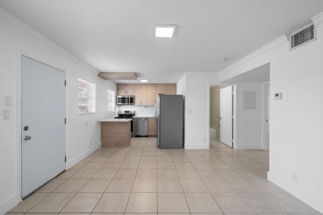 110 SE 2nd Street 103, Hallandale Beach, FL 33009