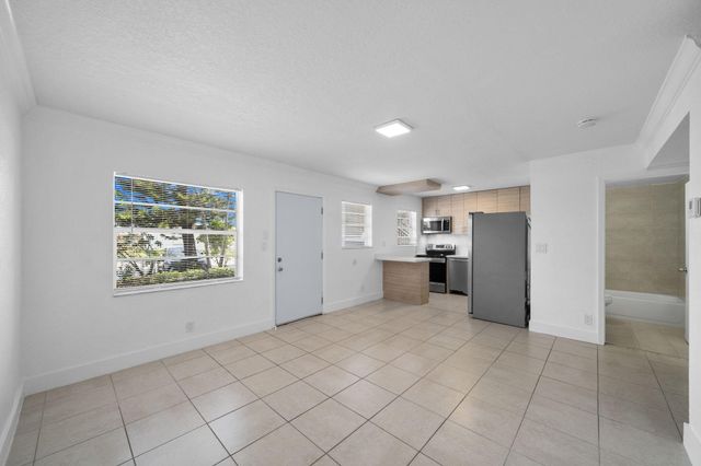 110 SE 2nd Street 103, Hallandale Beach, FL 33009