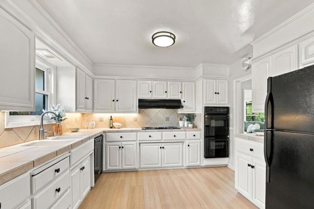 2405 Our Lane, Mountain View, CA 94040