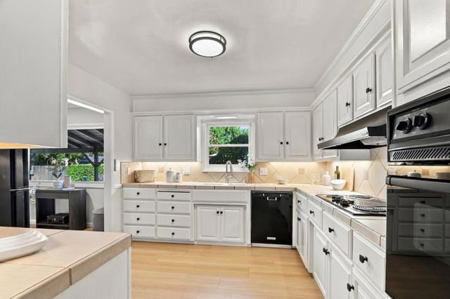 2405 Our Lane, Mountain View, CA 94040