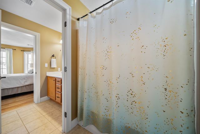 81 N High St Unit 10, Derry, NH 03038