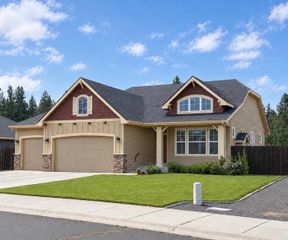 325 E Parker Ct, Colbert, WA 99005
