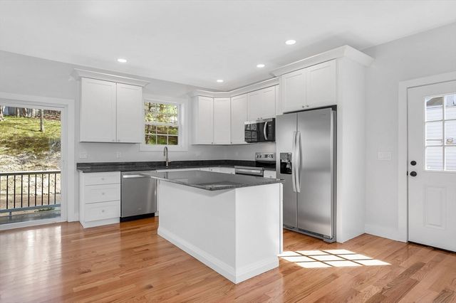 51 Willard, Lowell, MA 01850