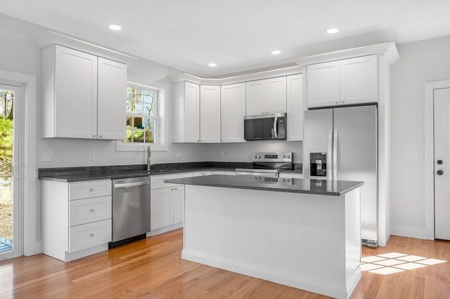 51 Willard, Lowell, MA 01850