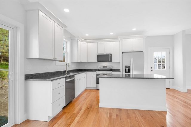 51 Willard, Lowell, MA 01850