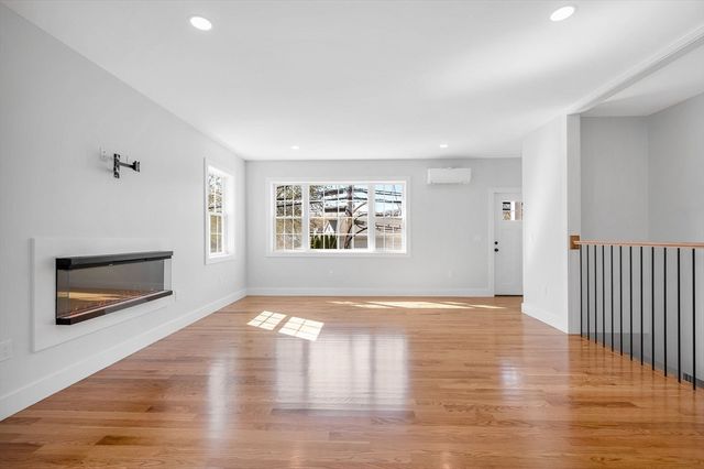 51 Willard, Lowell, MA 01850