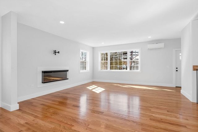 51 Willard, Lowell, MA 01850