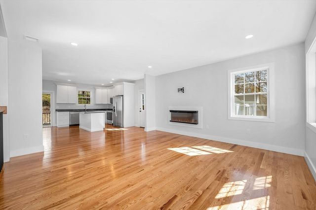 51 Willard, Lowell, MA 01850