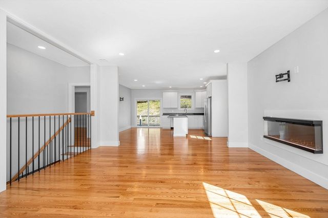 51 Willard, Lowell, MA 01850