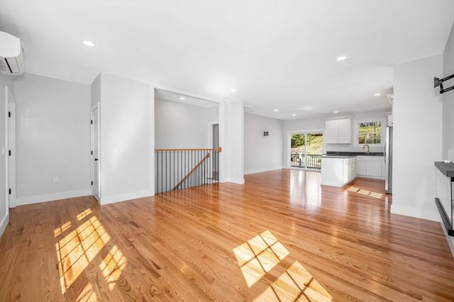 51 Willard, Lowell, MA 01850