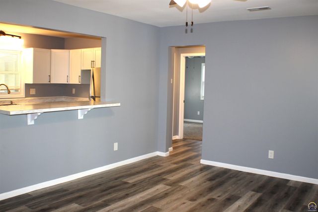 3371 SW Kirklawn AVE, Topeka, KS 66611