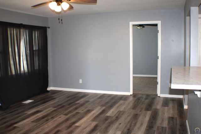 3371 SW Kirklawn AVE, Topeka, KS 66611