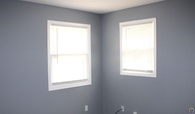 3371 SW Kirklawn AVE, Topeka, KS 66611