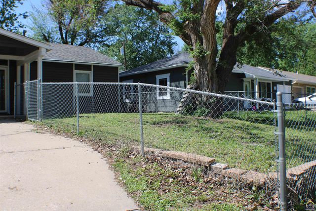 3371 SW Kirklawn AVE, Topeka, KS 66611