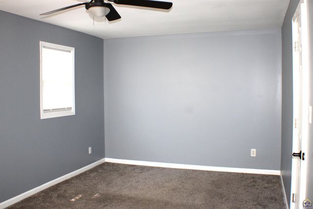 3371 SW Kirklawn AVE, Topeka, KS 66611