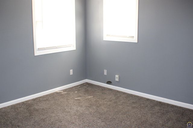 3371 SW Kirklawn AVE, Topeka, KS 66611