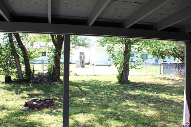 3371 SW Kirklawn AVE, Topeka, KS 66611