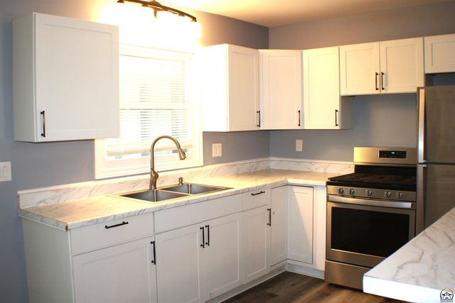 3371 SW Kirklawn AVE, Topeka, KS 66611