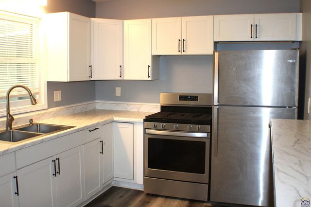 3371 SW Kirklawn AVE, Topeka, KS 66611