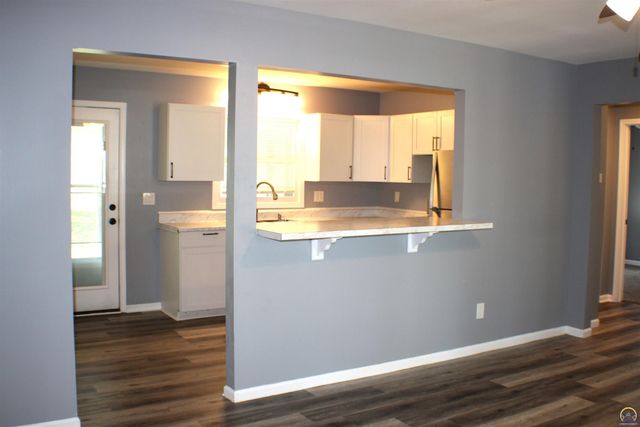 3371 SW Kirklawn AVE, Topeka, KS 66611