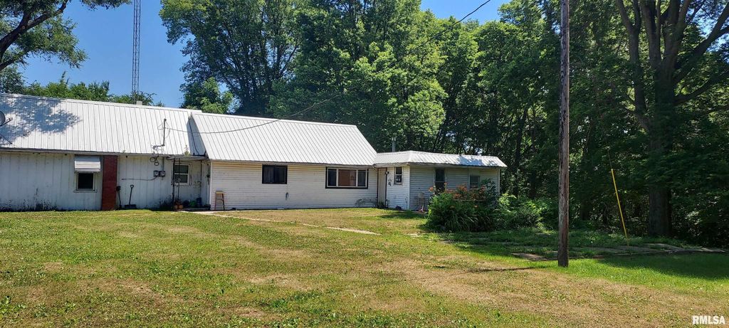 21904 US HWY 24 Highway, Lewistown, IL 61542