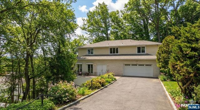 360 Valley View Avenue, Paramus, NJ 07652