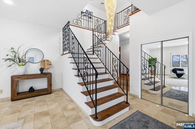 360 Valley View Avenue, Paramus, NJ 07652