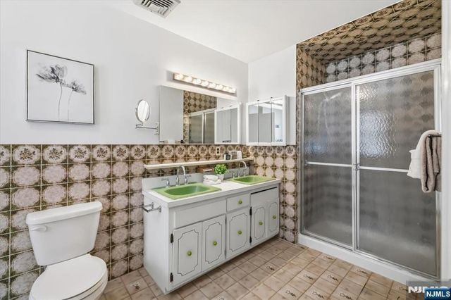 360 Valley View Avenue, Paramus, NJ 07652