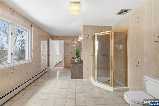 360 Valley View Avenue, Paramus, NJ 07652