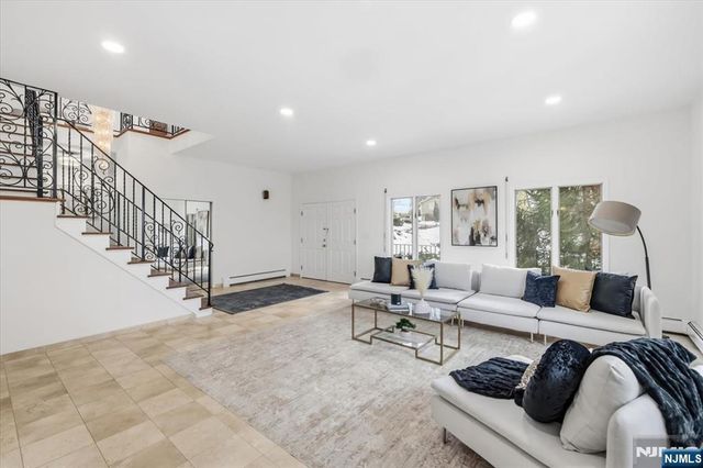 360 Valley View Avenue, Paramus, NJ 07652