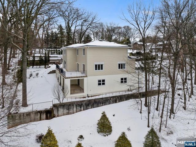 360 Valley View Avenue, Paramus, NJ 07652