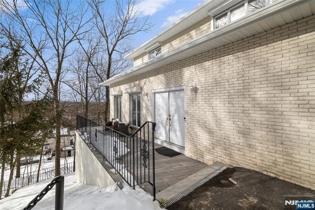 360 Valley View Avenue, Paramus, NJ 07652