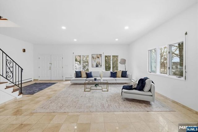 360 Valley View Avenue, Paramus, NJ 07652