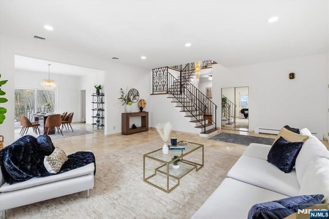 360 Valley View Avenue, Paramus, NJ 07652