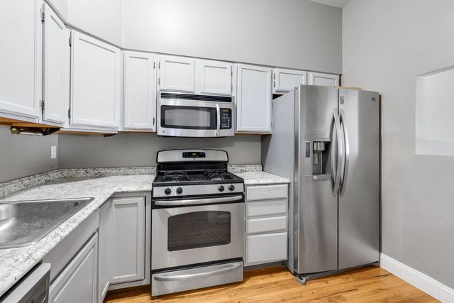 3020 N CLYBOURN Avenue, Chicago, IL 60618