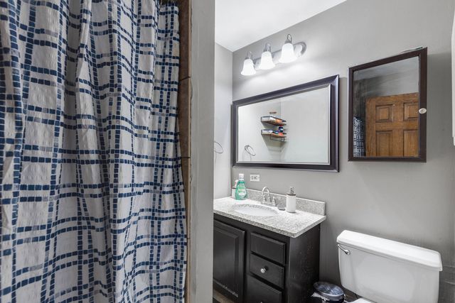 3020 N CLYBOURN Avenue, Chicago, IL 60618