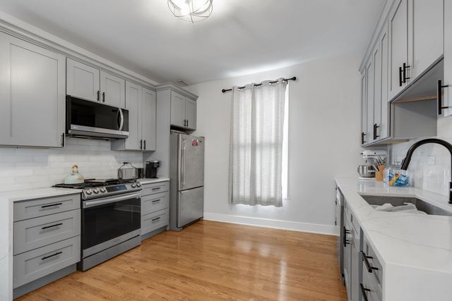 3020 N CLYBOURN Avenue, Chicago, IL 60618