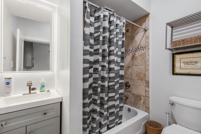 3020 N CLYBOURN Avenue, Chicago, IL 60618