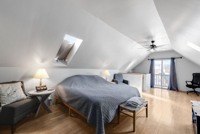 3020 N CLYBOURN Avenue, Chicago, IL 60618