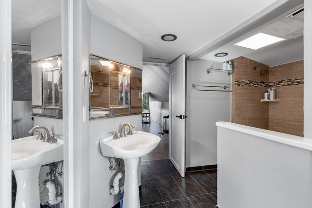 3020 N CLYBOURN Avenue, Chicago, IL 60618