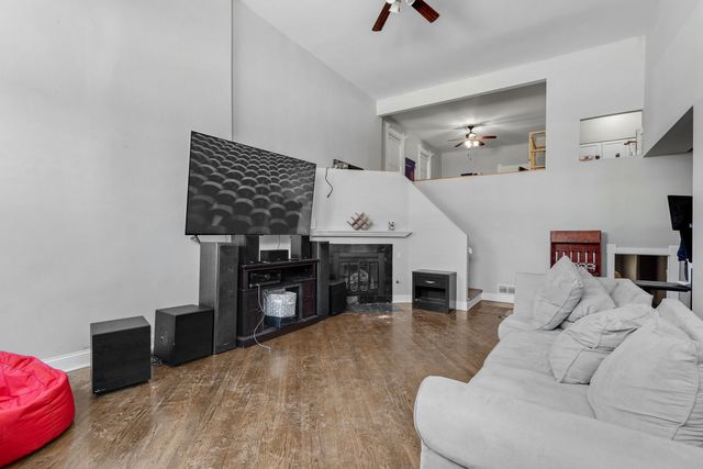 3020 N CLYBOURN Avenue, Chicago, IL 60618