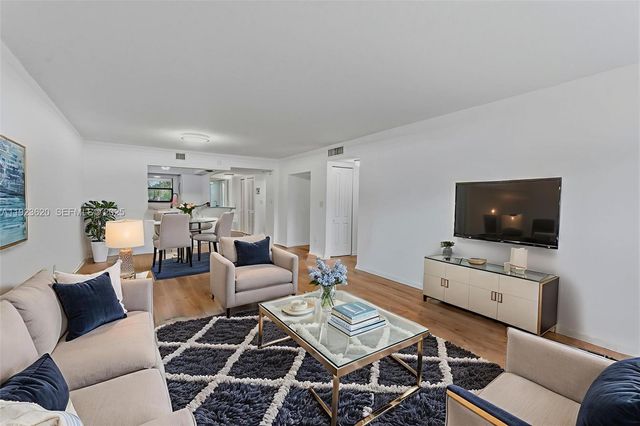 16051 Blatt Blvd 111, Weston, FL 33326