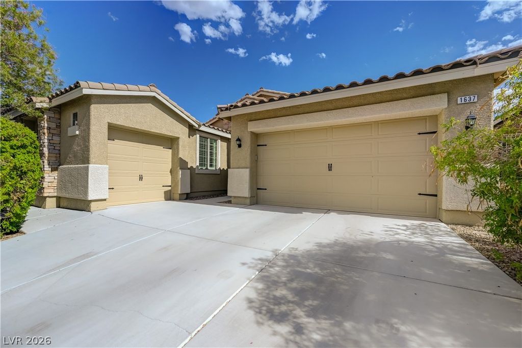 1637 Blue Cliffs Avenue, Henderson, NV 89014 — photo 4