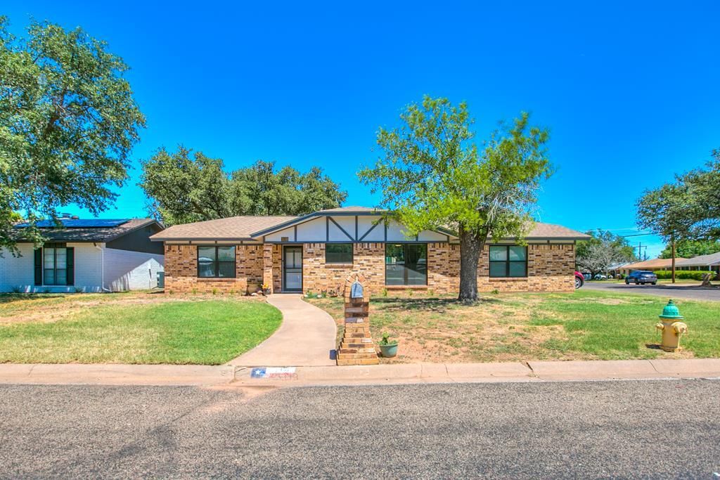Image 1 of property listing at 3118 Hummingbird Lane, San Angelo, TX 76904