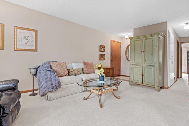 1890 Fox Ridge Drive C, West Saint Paul, MN 55118