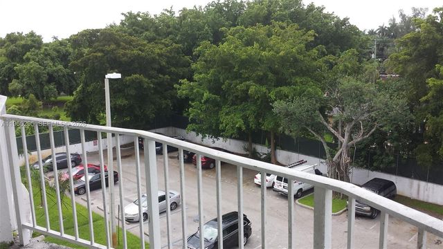 492 NW 165th St Rd C-509, Miami, FL 33169