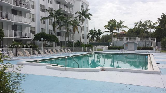 492 NW 165th St Rd C-509, Miami, FL 33169