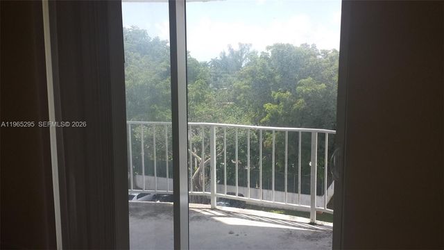 492 NW 165th St Rd C-509, Miami, FL 33169