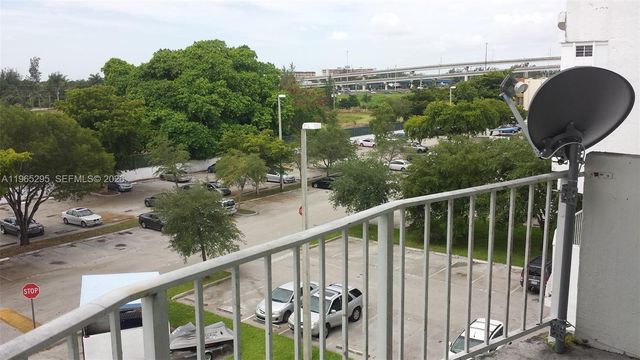 492 NW 165th St Rd C-509, Miami, FL 33169